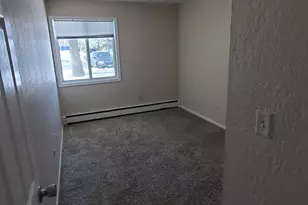 808 E Evergreen Ave, Olivia, MN 56277 - Photo 7