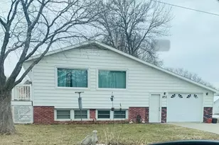 471 1st Ave SW, Glenville, MN 56036 - Photo 1