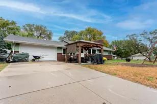 5337 Sailor Ln, Brooklyn Center, MN 55429 - Photo 3