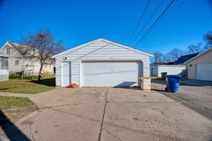 914 Michigan St, Hibbing, MN 55746 - Photo 7