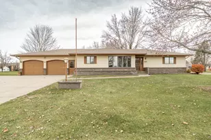 919 Church Street W, Belle Plaine, MN 56011 - Photo 35