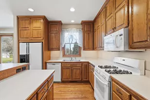 2711 Snowdrift Cir E, Maplewood, MN 55119 - Photo 11