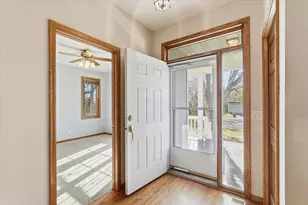 2711 Snowdrift Cir E, Maplewood, MN 55119 - Photo 5