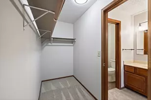 10441 Greenbrier Rd, Minnetonka, MN 55305 - Photo 15