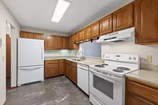 10441 Greenbrier Rd, Minnetonka, MN 55305 - Photo 5