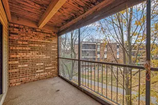 10441 Greenbrier Rd, Minnetonka, MN 55305 - Photo 21