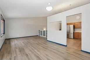 1281 Edgehill Ct, Maplewood, MN 55109 - Photo 9