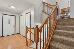 1281 Edgehill Ct, Maplewood, MN 55109 - Photo 3