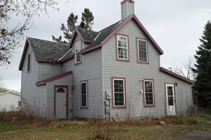 203 Kendall Ave S, Thief River Falls, MN 56701 - Photo 1