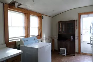 203 Kendall Ave S, Thief River Falls, MN 56701 - Photo 7