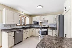 1860 Hilo Ct N, Oakdale, MN 55128 - Photo 9