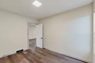 401 9th Ave NE, Rochester, MN 55906 - Photo 11