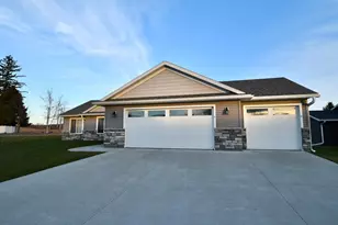 190 Highlands Cir, Zumbrota, MN 55992 - Photo 3