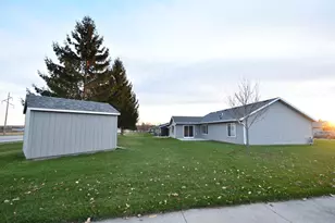 190 Highlands Cir, Zumbrota, MN 55992 - Photo 37