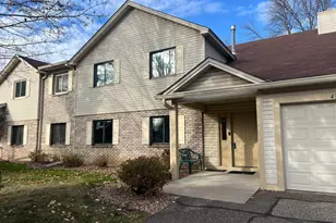 4372 Buckingham Ct, Vadnais Heights, MN 55127 - Photo 3