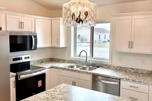 911 3rd St, Wanamingo, MN 55983 - Photo 5