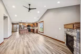 2870 Coventry Cir, River Falls, WI 54022 - Photo 9