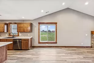 2870 Coventry Cir, River Falls, WI 54022 - Photo 11