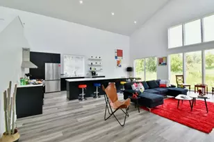 1021 Gardner St E, Wayzata, MN 55391 - Photo 3