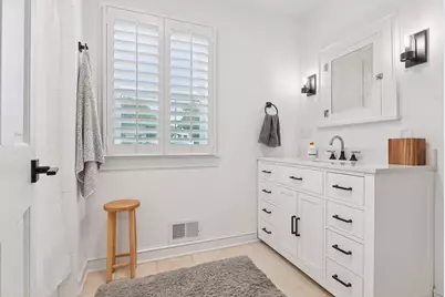 129 Chicago Avenue N, Wayzata, MN 55391 - Photo 21