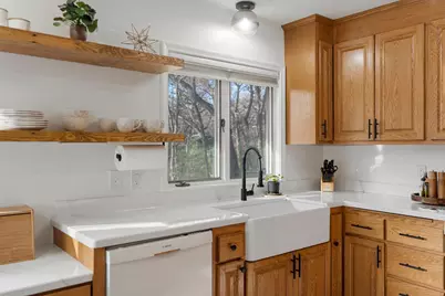 8125 Lea Road, Bloomington, MN 55438 - Photo 9