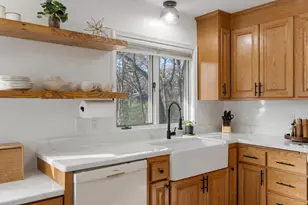 8125 Lea Rd, Bloomington, MN 55438 - Photo 9