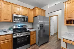 2208 Liberty Ln, Eagan, MN 55122 - Photo 15