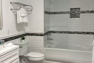 1032 Gardner St E, Wayzata, MN 55391 - Photo 7