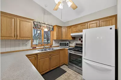 1606 17th Street SW, Austin, MN 55912 - Photo 9