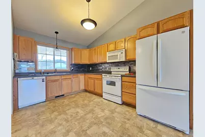 75 Crown Pointe Curve, Hudson, WI 54016 - Photo 5