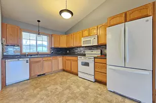 75 Crown Pointe Curve, Hudson, WI 54016 - Photo 5