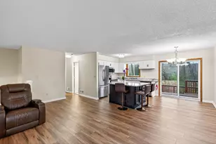 738 Manor St, Vadnais Heights, MN 55127 - Photo 7