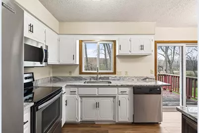 738 Manor Street, Vadnais Heights, MN 55127 - Photo 5