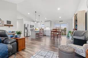 963 Golfview Ave, Zumbrota, MN 55992 - Photo 1