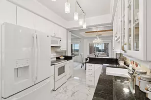 1201 Yale Pl, Minneapolis, MN 55403 - Photo 19