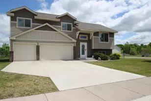 37621 Hawthorne Ave, North Branch, MN 55056 - Photo 1