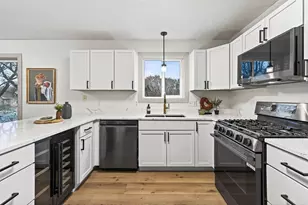 273 Butler Ave E, West Saint Paul, MN 55118 - Photo 11