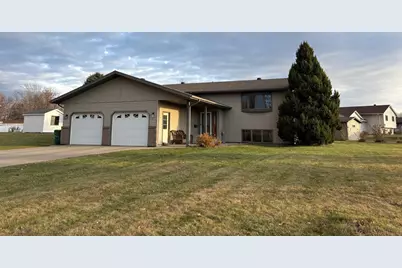 1511 Westmore Avenue, Wahpeton,  58075 - Photo 1