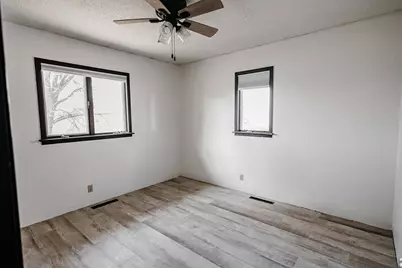 208 Powers Avenue N, Alden, MN 56009 - Photo 7