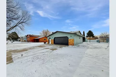 1620 36 1/2 Avenue S, Fargo, ND 58104 - Photo 3
