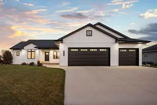 1007 28th St SW, Austin, MN 55912 - Photo 1