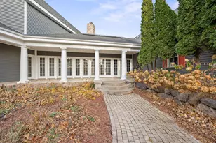 1560 Bluff Creek Dr, Chanhassen, MN 55318 - Photo 59