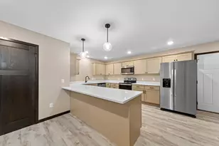 3200 Noble Dr, Mankato, MN 56001 - Photo 11