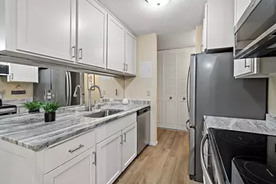 2800 Hamline Avenue N #112, Roseville, MN 55113 - Photo 5