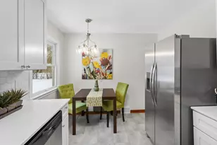 947 Lovell Ave W, Roseville, MN 55113 - Photo 5