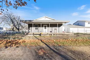 305 N Craig St, Janesville, MN 56048 - Photo 1