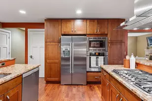 2545 Cavell Ave N, Golden Valley, MN 55427 - Photo 17