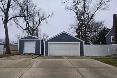 408 2nd Street NE, Pipestone, MN 56164 - Photo 3