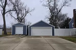 408 2nd St NE, Pipestone, MN 56164 - Photo 3