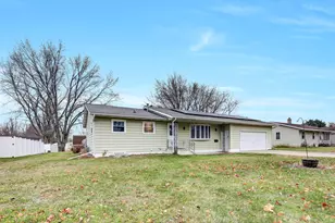 905 Apple Ln, Lake City, MN 55041 - Photo 3